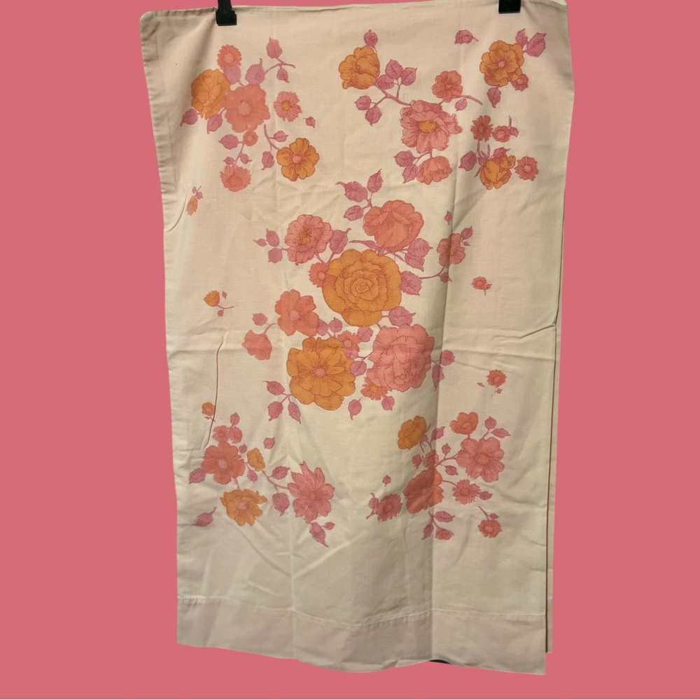 FABULOUS VINTAGE 1970s 2 RETRO FLORAL PILLOWCASES MONTGOMERY WARD STANDARD SIZE